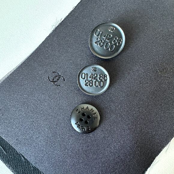 Authentic Chanel Black Buttons and Fabric Sample CC Logo Vintage Collectible - Picture 3 of 6